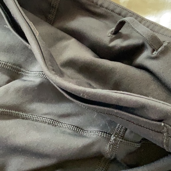 Lululemon running tights with 6 pockets!
Size 2 in excellent used condition - Picture 4 of 8